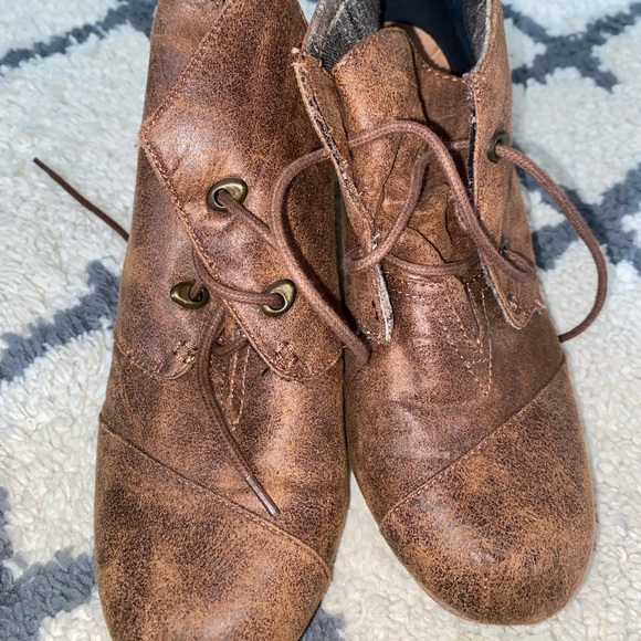 Womens Short Light Brown Ankle Lace Up Boots Size 7.5 - Picture 2 of 5